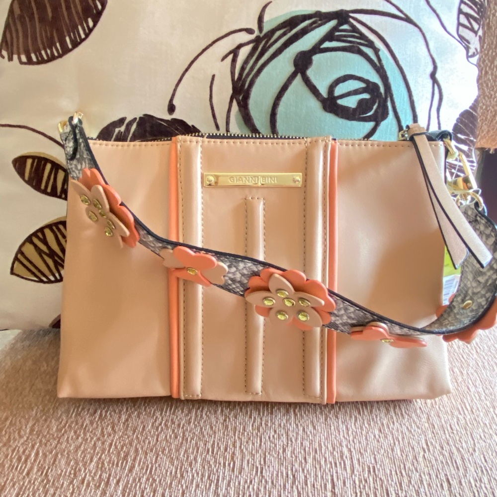 Gianni Bini shoulder bag with flower detailing strap